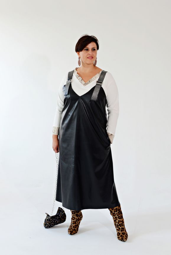 

Платье женское Миллена Шарм OverSize 46548 черное 58-60 RU, 46548