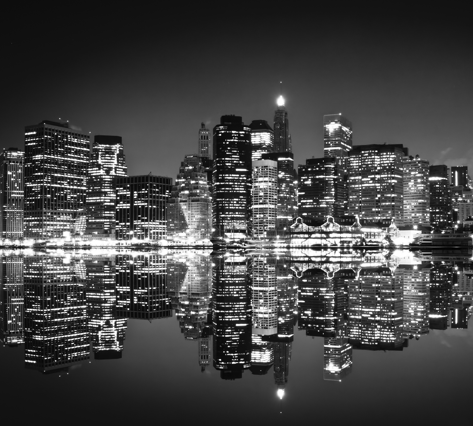 

Фотообои Московская Обойная Фабрика Ночной город 2139-М