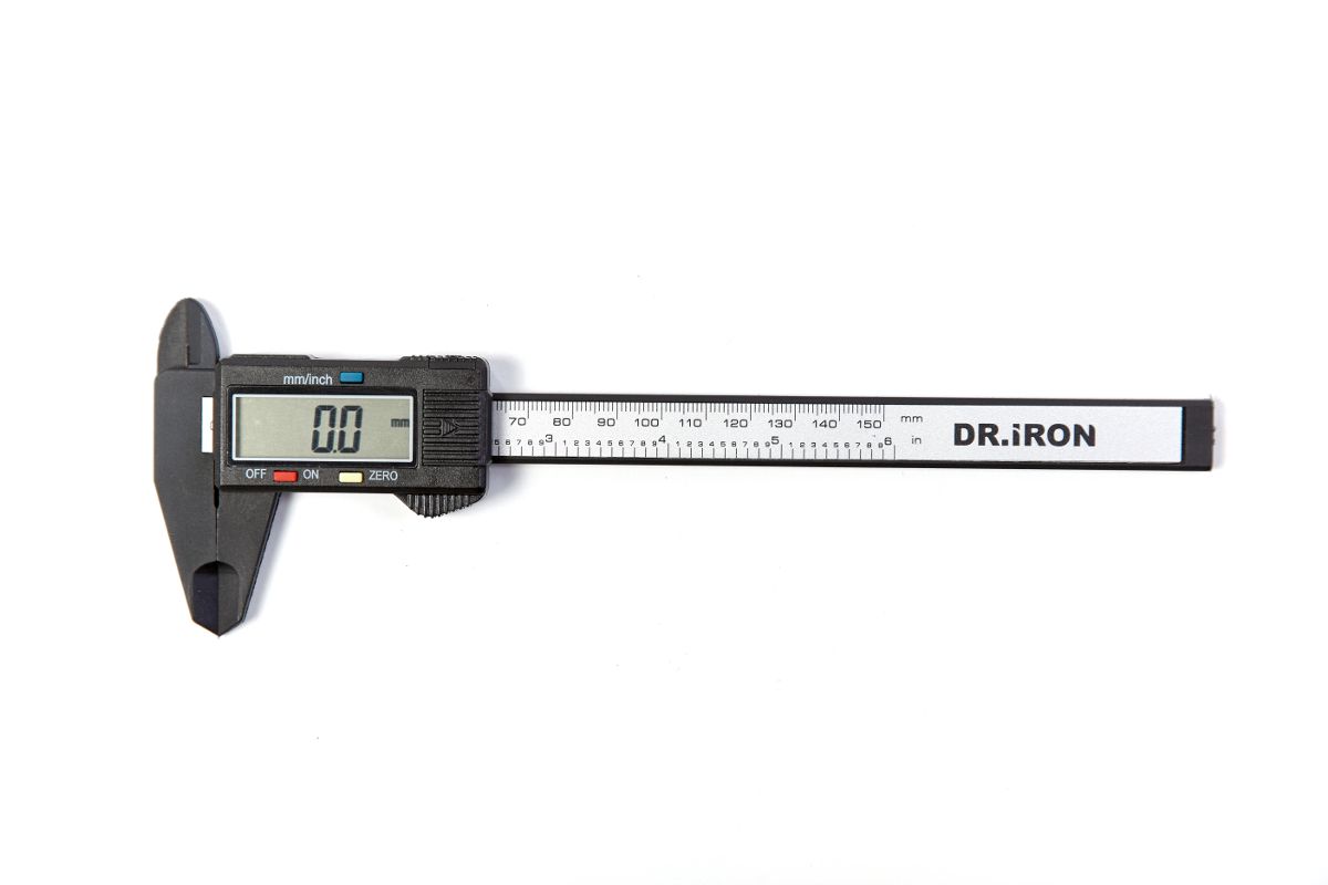 

Штангенциркуль Dr. Iron DR6001, DR6001 электронный 150мм, карбон