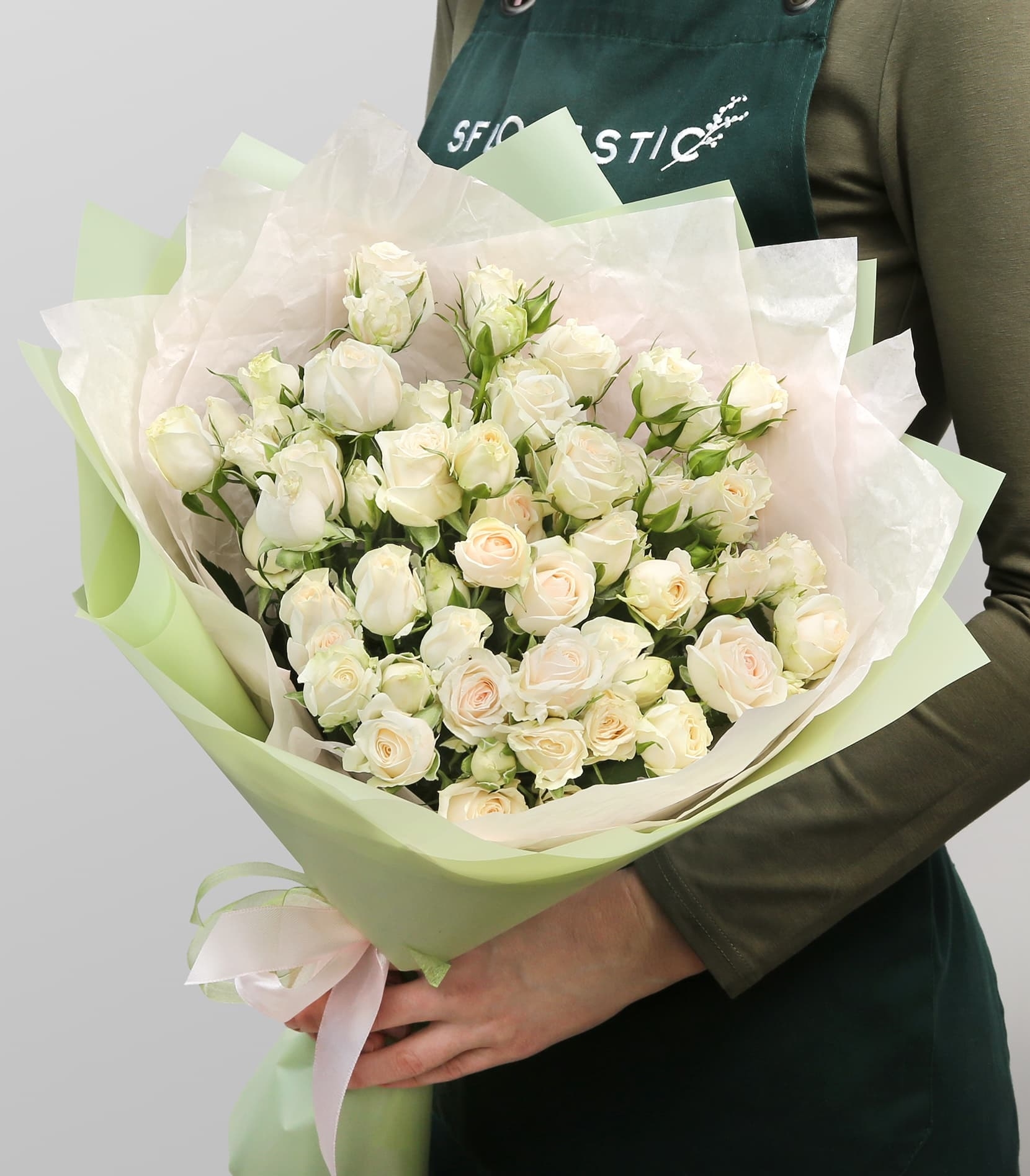 

Монобукет Studio Floristic роза 40 см x 50 см 15 шт. белый 4556, Белая Арктика