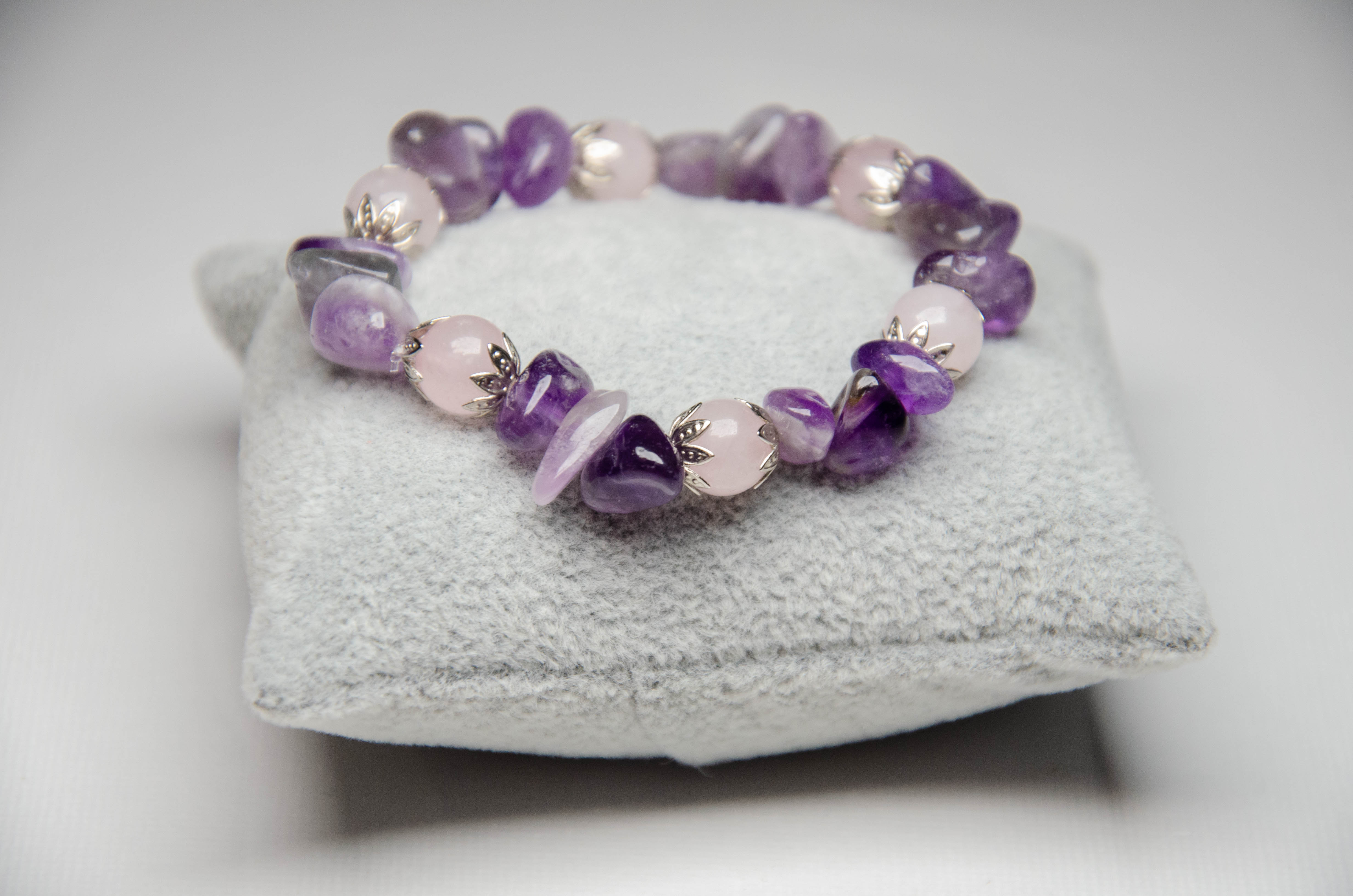 Браслет из бижутерного сплава р.17 Nika_Art Из натуральных камней, аметист/кварц