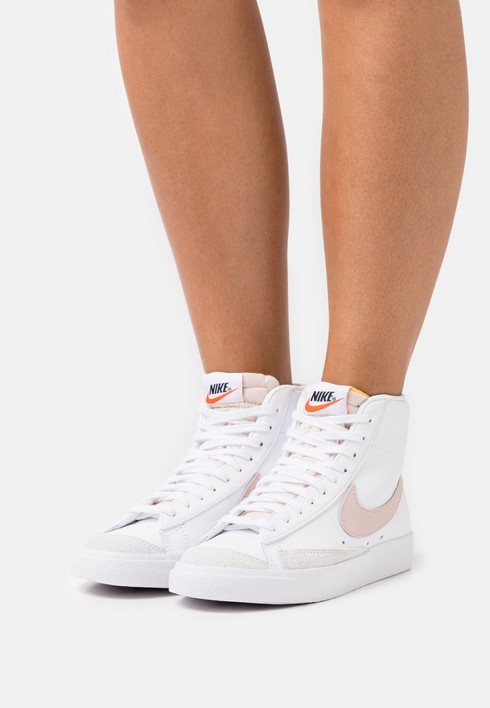 

Кеды женские Nike Blazer Mid 77 белые 42.5 EU (доставка из-за рубежа), Белый, Blazer Mid 77