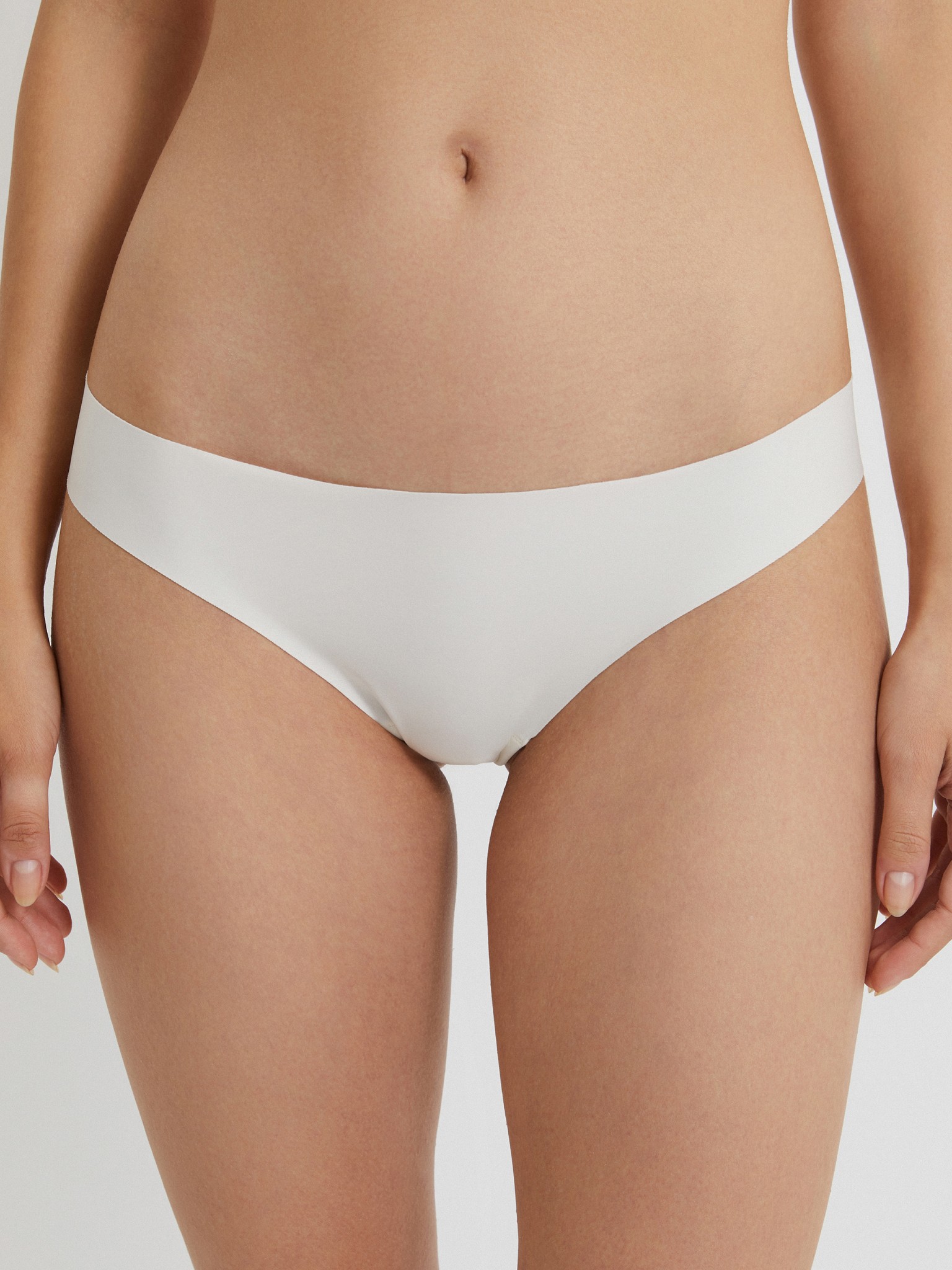 

Трусы женские Infinity Lingerie 182431 белые XS, Белый, 182431
