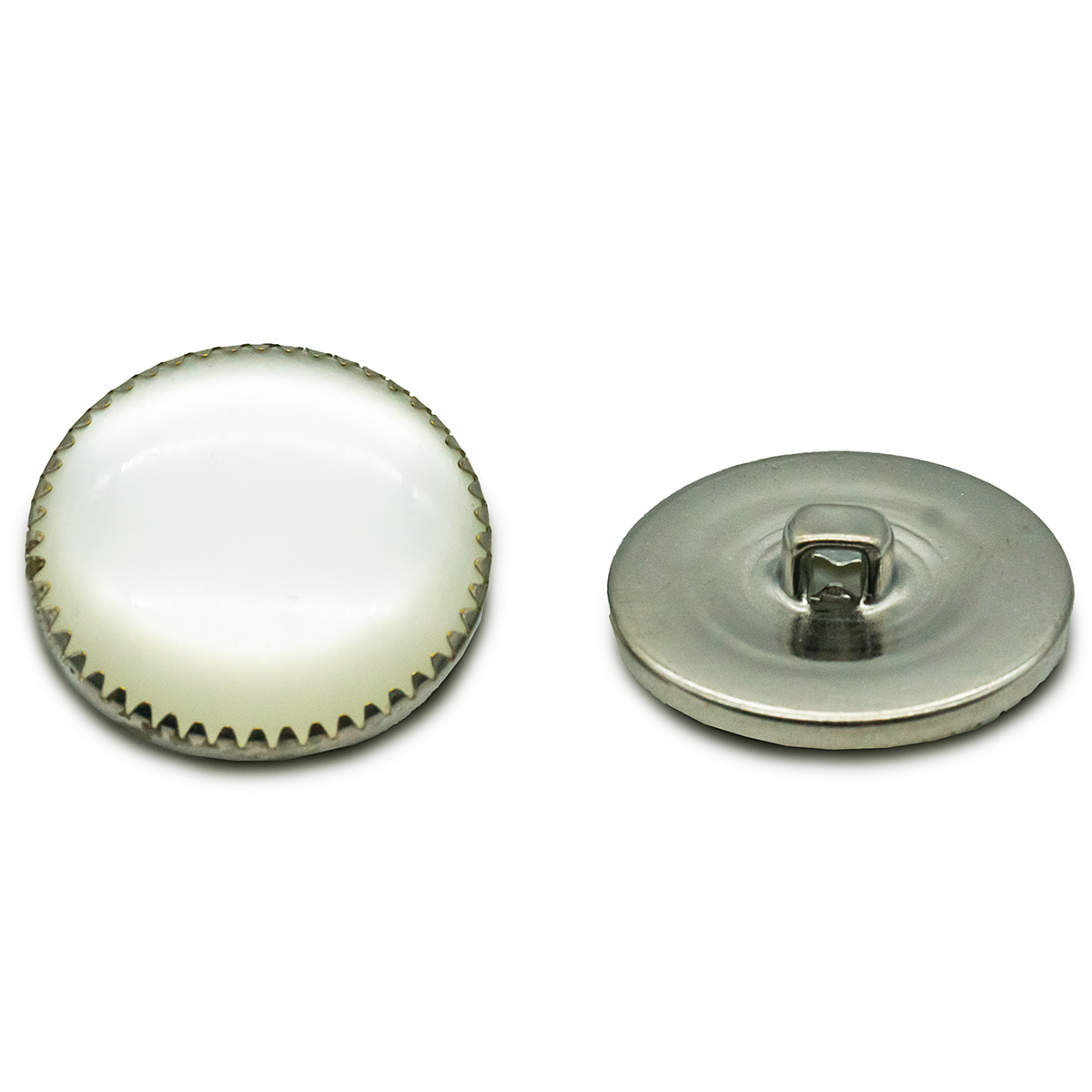 

CB PM-01 Пуговица 36L (23мм) (white/s (белый с серебром))