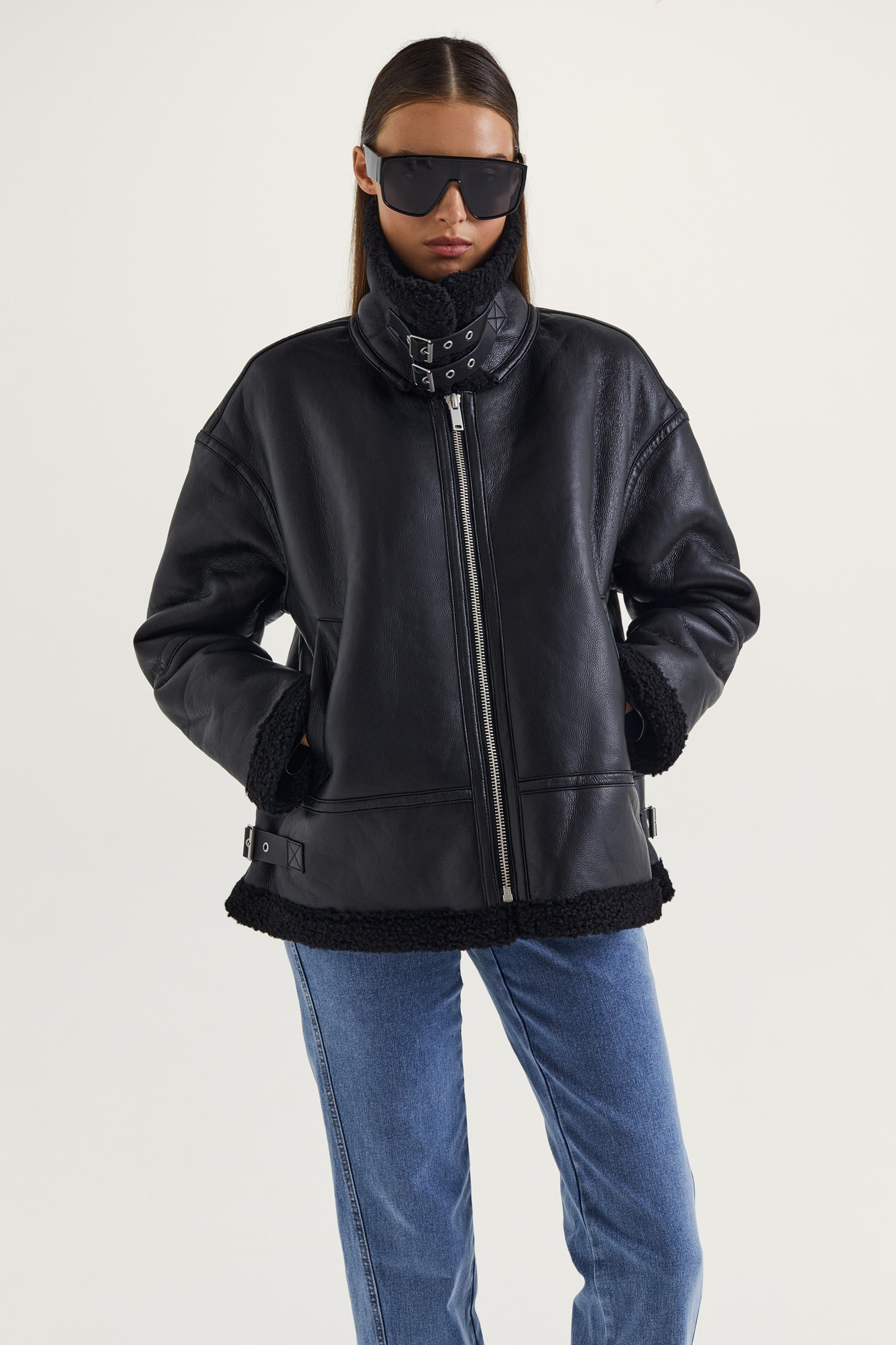 

Дубленка женская LOVE REPUBLIC 2450522122 черная 40 RU, 2450522122