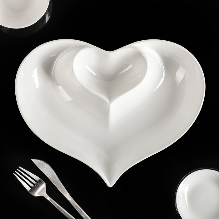 фото Блюдо с соусником «сердце», 28×22×4 см, цвет белый nobrand