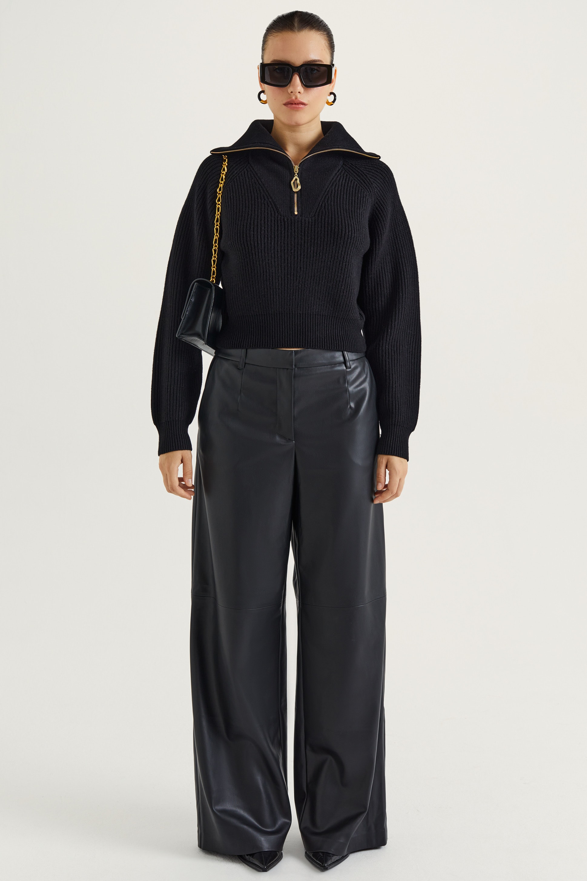 

Брюки женские LOVE REPUBLIC 2450203716 черные 48 RU, 2450203716