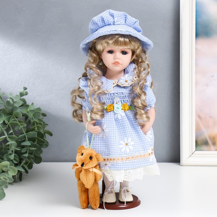 Кукла коллекционная керамика Маша в голубом платье в клетку с ромашками, в шляпке 30 см