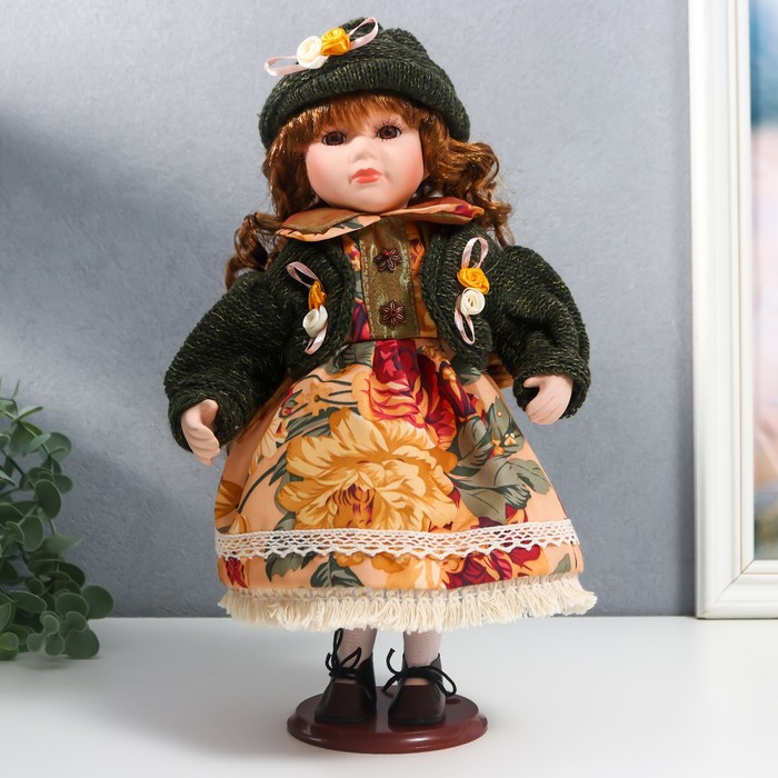 Кукла коллекционная керамика Алёна в платье с цветами, в зелёной шапке и джемпере 30 см сувенир колокольчик кукла с караваем гжель 11см керамика