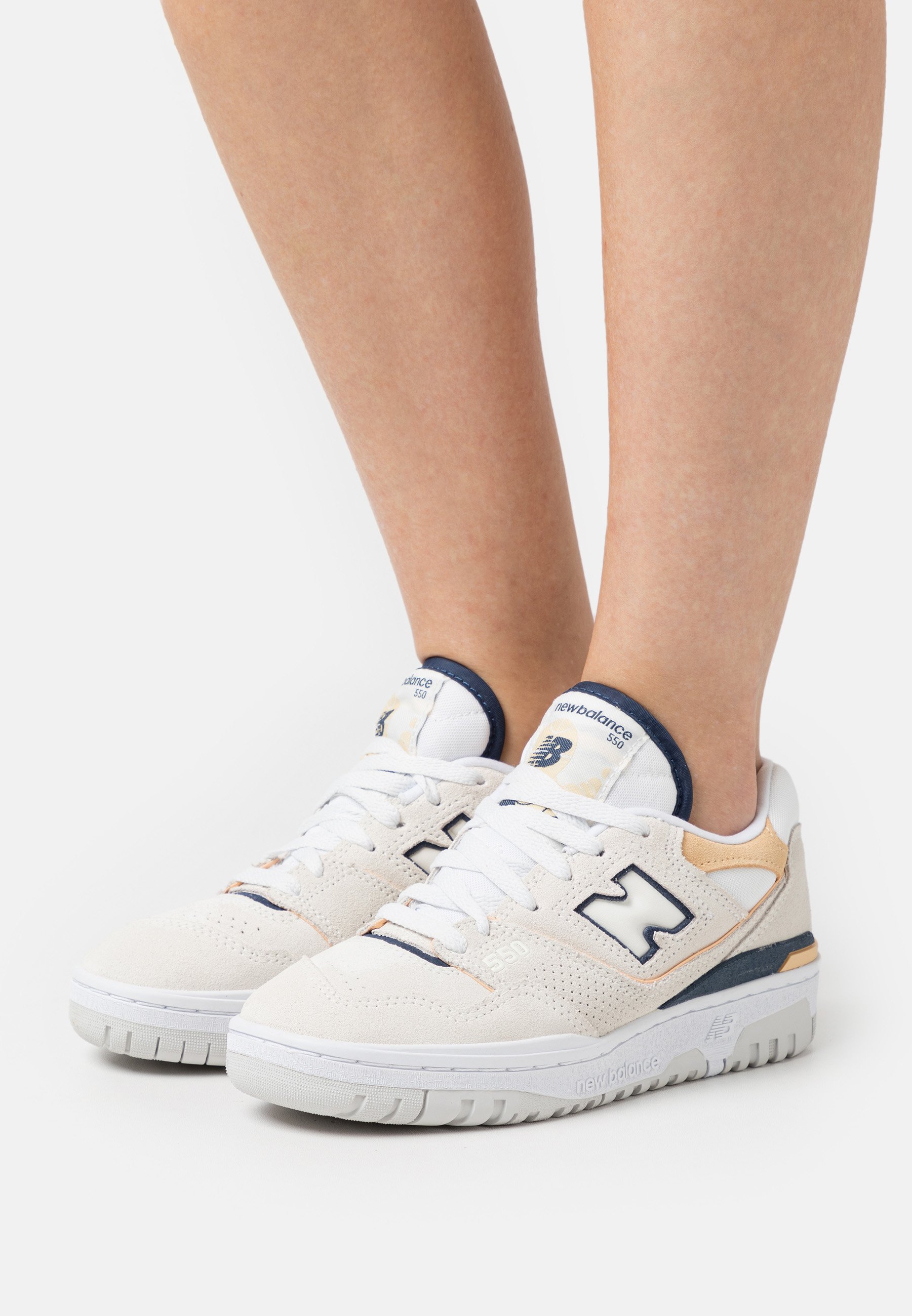 

Кеды женские New Balance Bbw550 белые 40.5 EU (доставка из-за рубежа), Белый, Bbw550