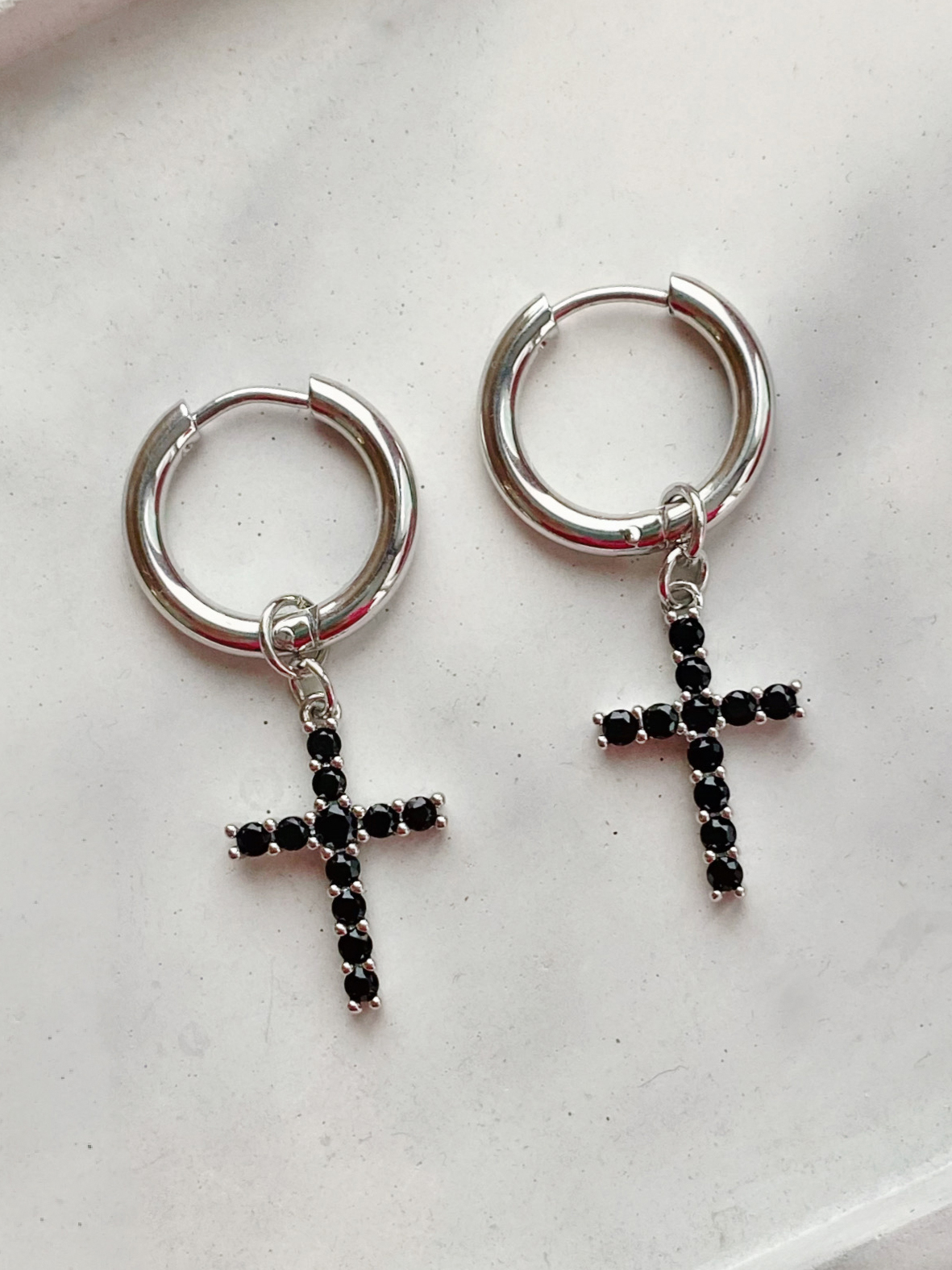 Серьги конго из бижутерного сплава Cuddle Jewelry Silver cross, шпинель