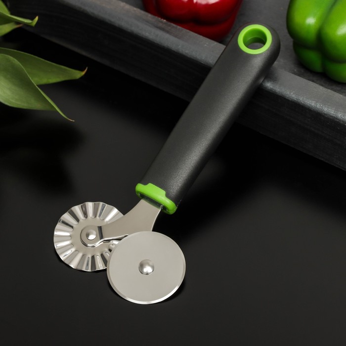 

Нож для пиццы и теста двухсторонний Доляна Lime, 17x7,5 см, цвет черно-зеленый