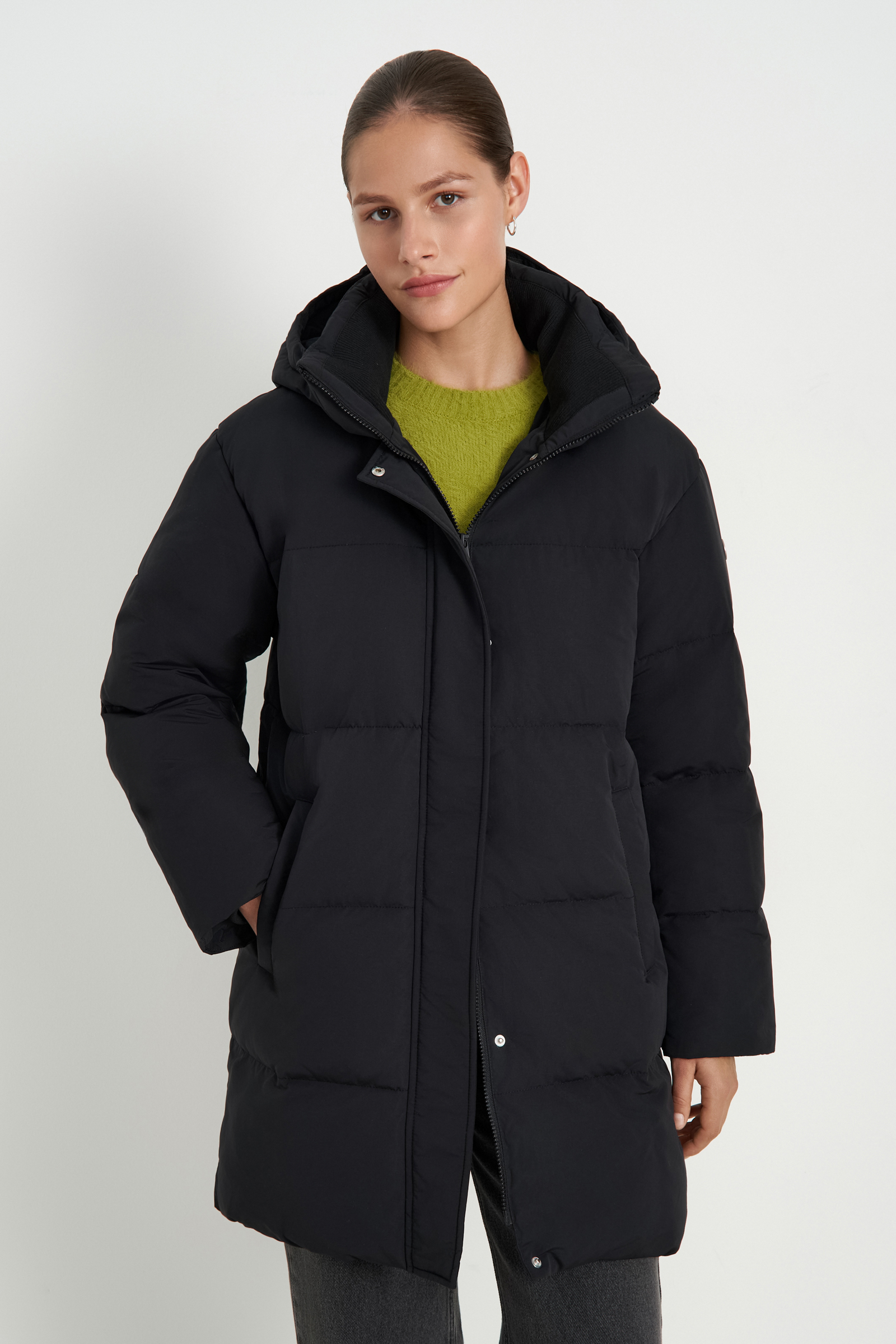 

Пуховик женский Finn Flare FWE11004 черный S, FWE11004