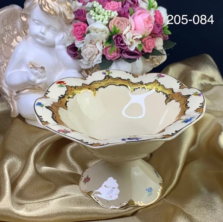 

Конфетница 18см ОЛИВИЯ на ножке в подарочной упаковке 205-084 118-205-084