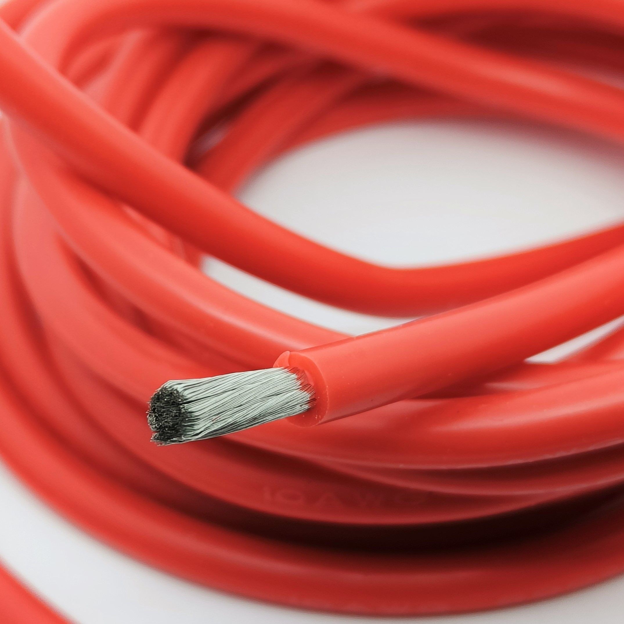 фото Провод силиконовый 10awg/5.3кв.мм, лужёная медь 1050*0.08мм, красный 3 метра nobrand