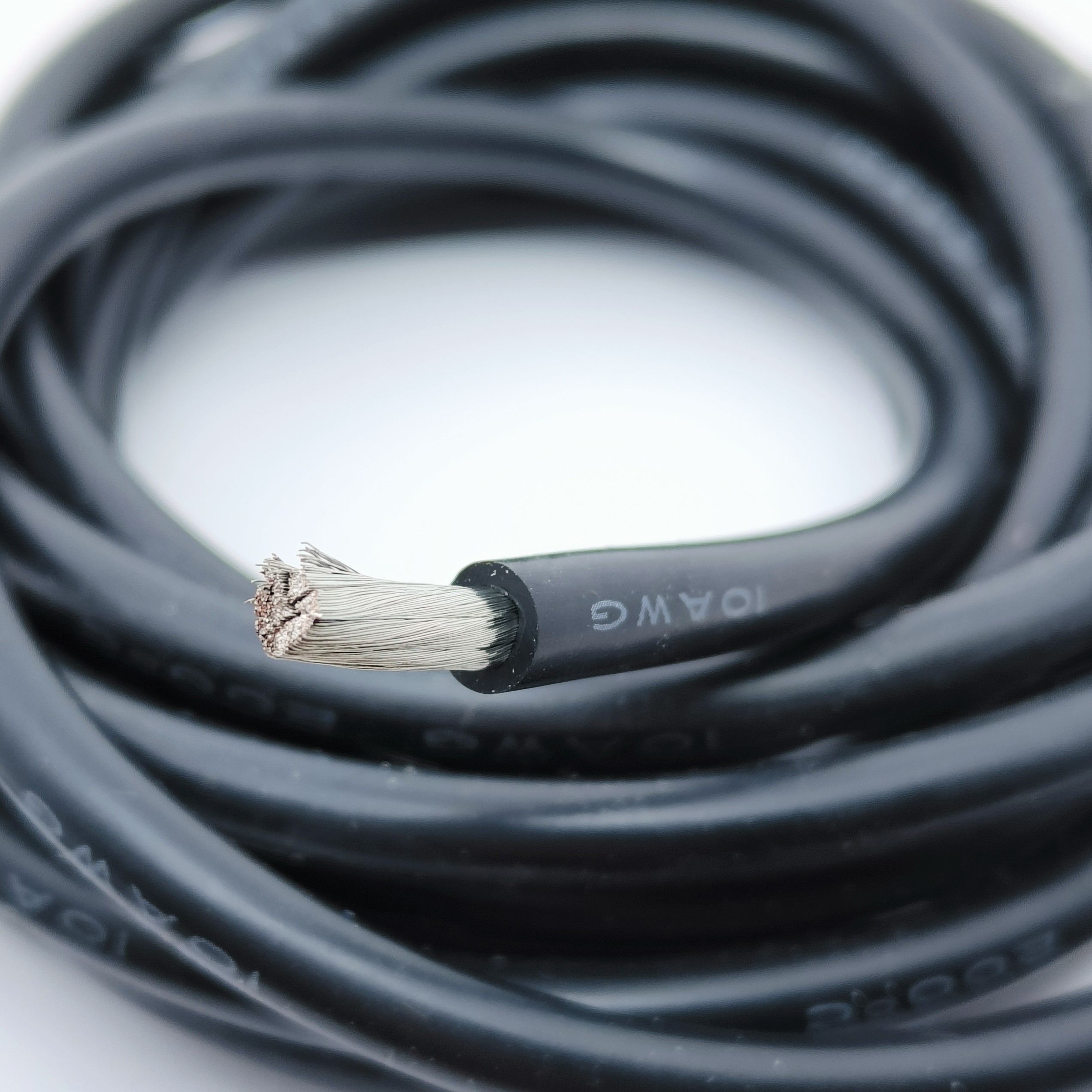 фото Провод силиконовый 10awg/5.3кв.мм, лужёная медь 1050*0.08мм, черный 5 метров nobrand