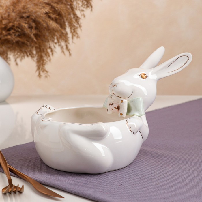 фото Конфетница кролик белая цветная лепка роспись золотистая 26х16х14 см авторская работа керамика ручной работы