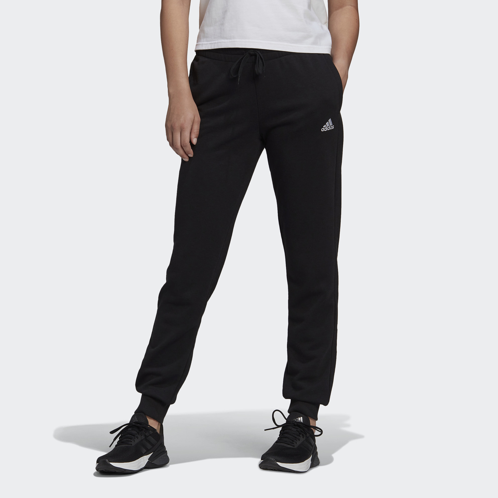

Спортивные брюки женские Adidas GM5526 черные XL, GM5526