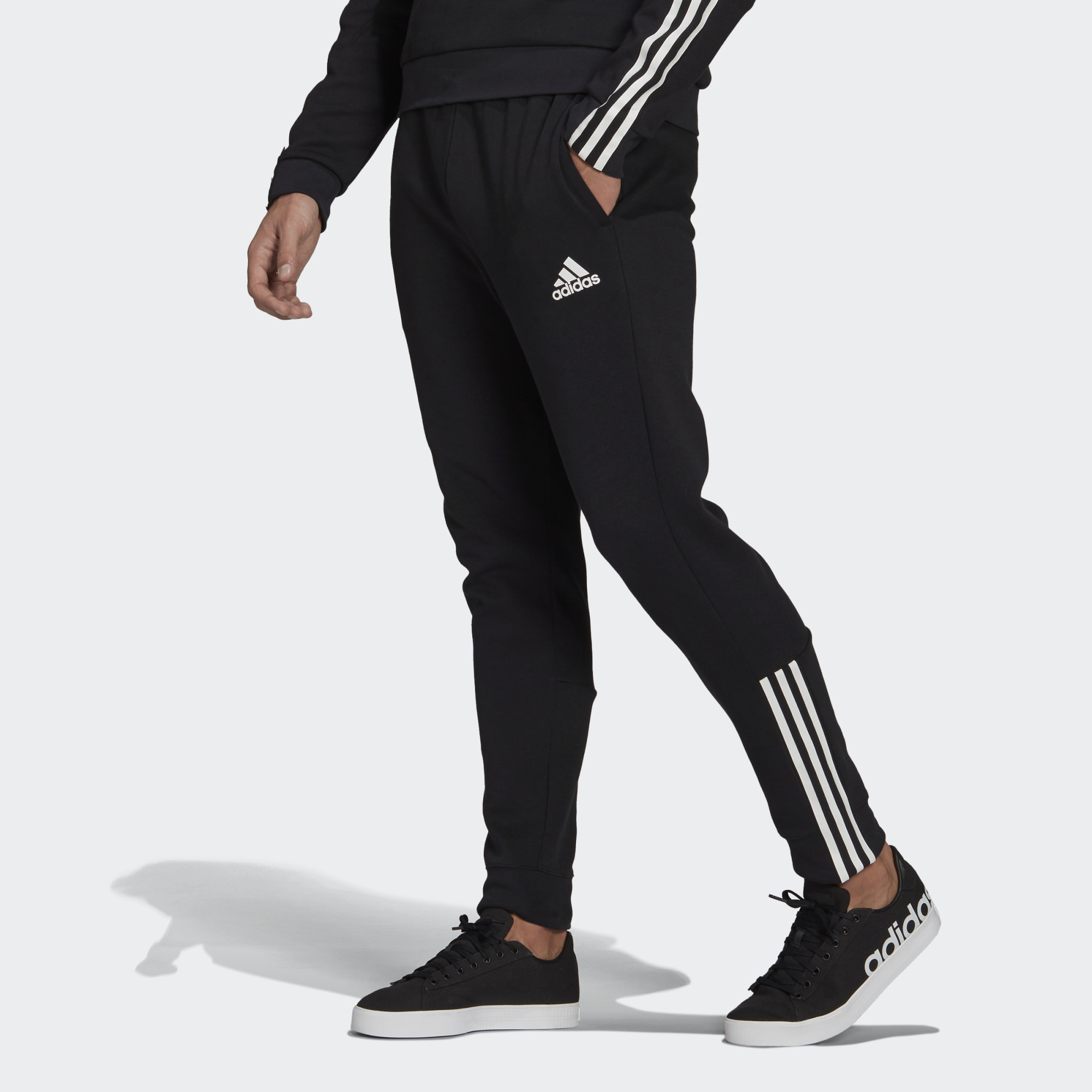 

Спортивные брюки мужские Adidas GS1582 черные S, Черный, GS1582