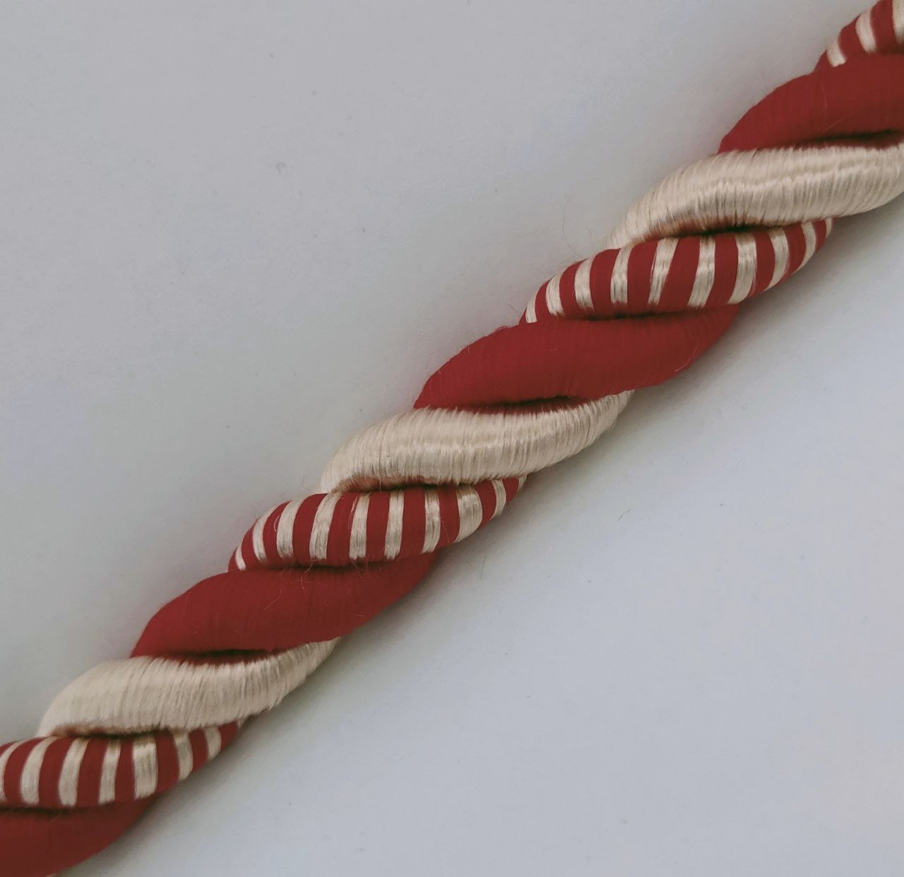 

Шнур декоративный idealtex 15Ш-10-10.5 , длина 10 м, диаметр 15 мм, Желтый;красный, 15ш10.5