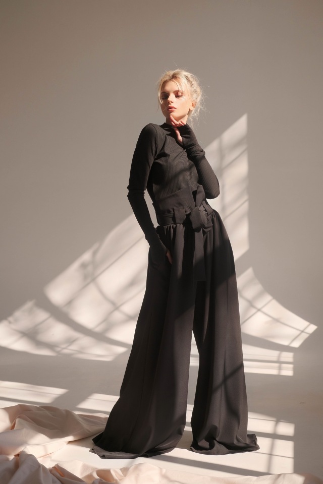 

Брюки женские Lipinskaya Brand 113 черные S, 113