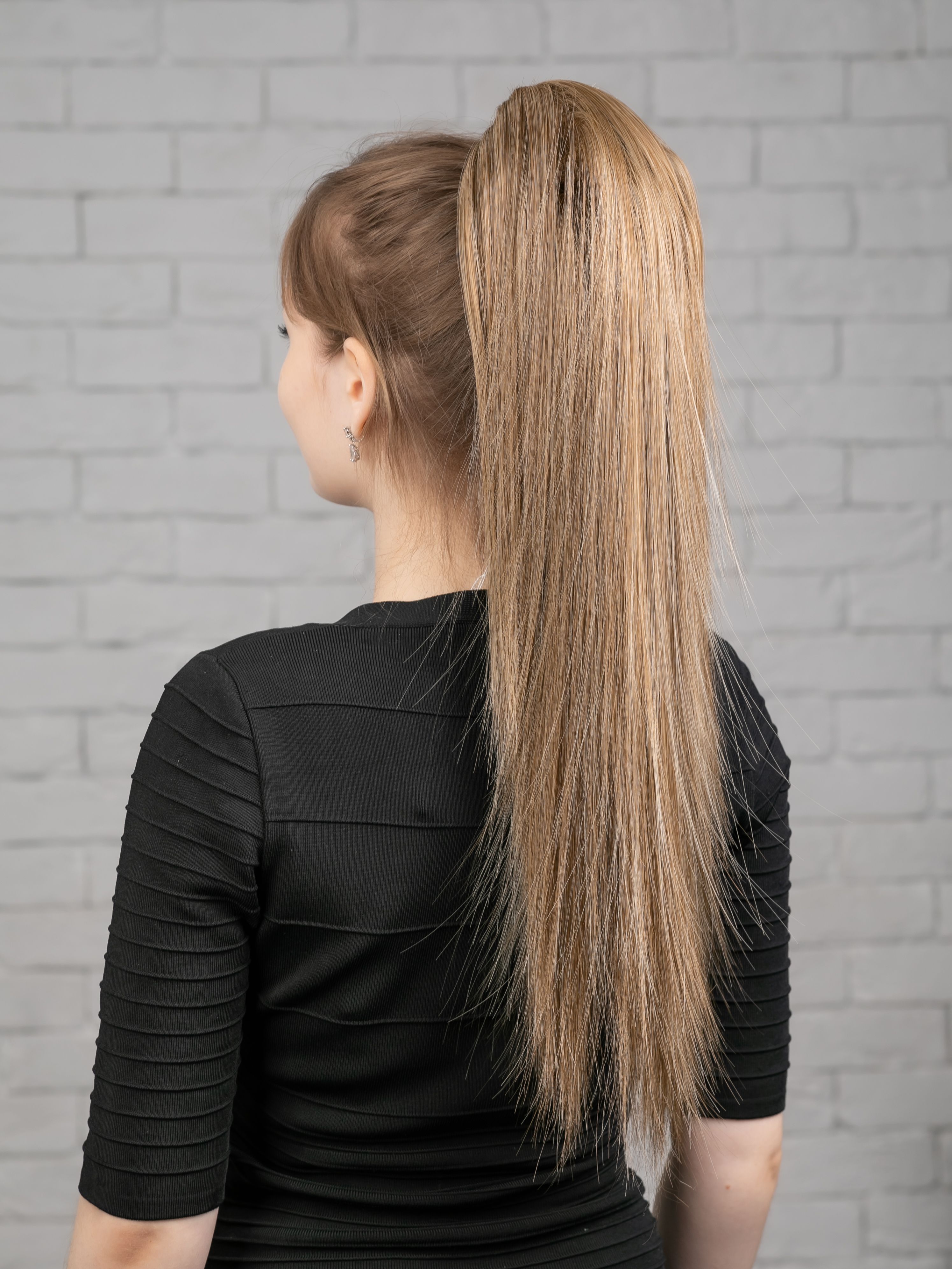 

Шиньон из волос WigStar на заколке краб, светло-русый, 6322AT