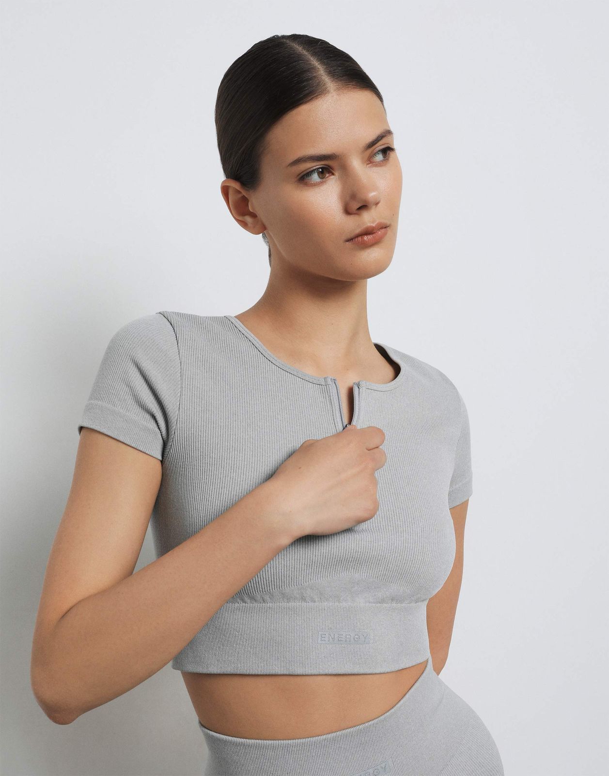 

Спортивный кроп-топ женский Gloria Jeans GRT000575 серый XXS/158, GRT000575