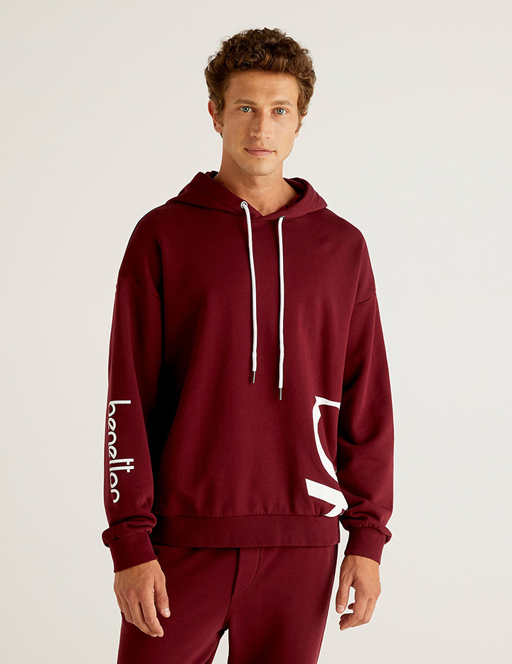

Худи мужское United Colors of Benetton 21A_3QLAJ2294 красное XS, 21A_3QLAJ2294
