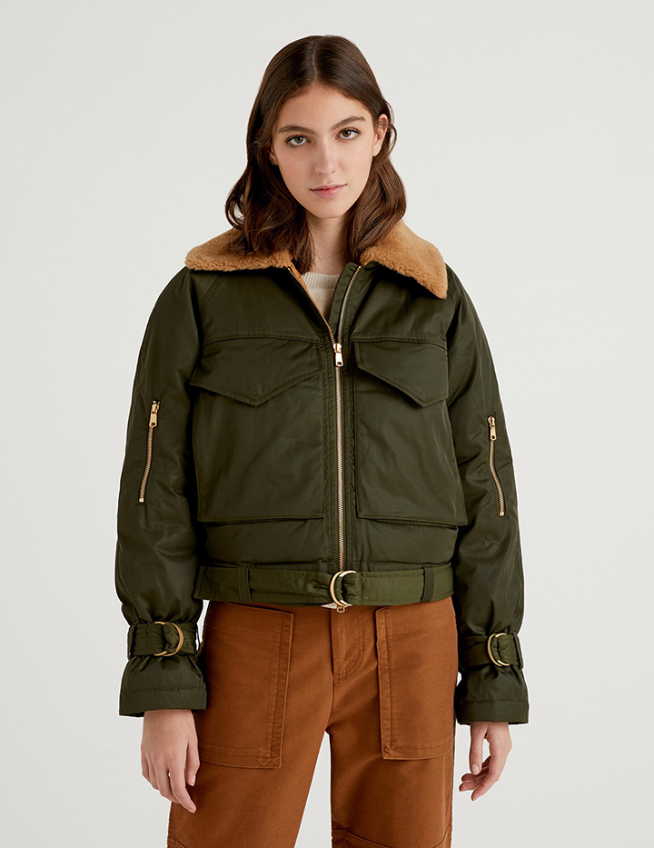 

Бомбер женский United Colors of Benetton 21A_21AEDN002 зеленый 40, 21A_21AEDN002