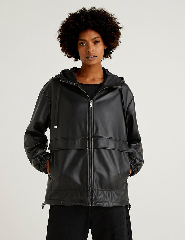 

Кожаная куртка женская United Colors of Benetton 21A_2IVR536R3 черная 48 RU, 21A_2IVR536R3