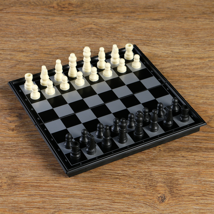 фото Шахматные фигуры, высота короля 3.8 см, пешки 1.9 см, пластик, чёрно-белые, в пакете nobrand