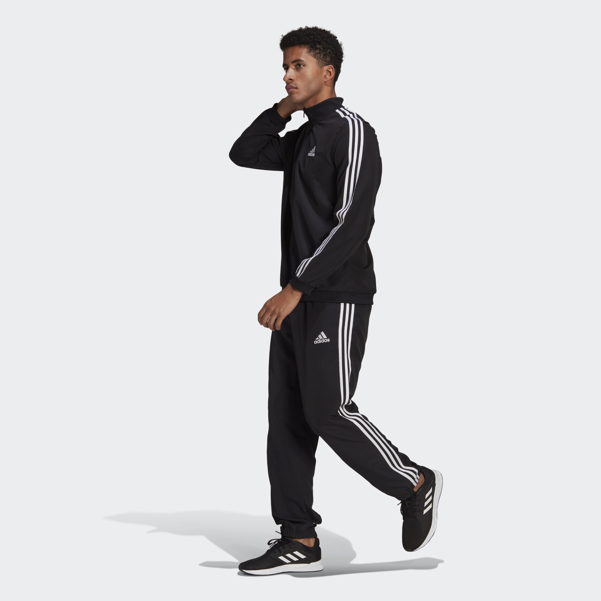 

Костюм мужской Adidas GK9950 черный 6 US, GK9950