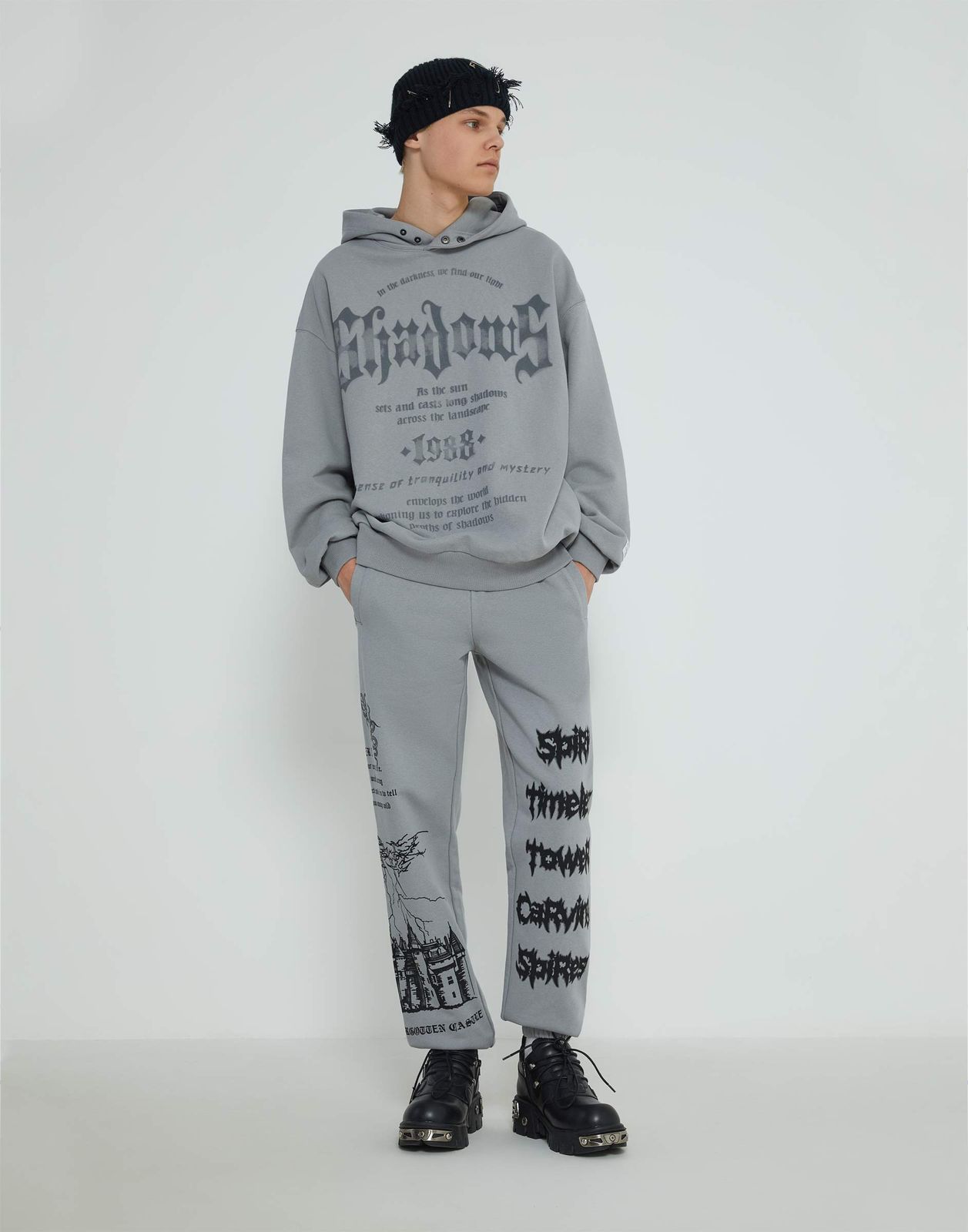 

Спортивные брюки для мальчика Gloria Jeans BAC012862 серый 8-10л/140, BAC012862