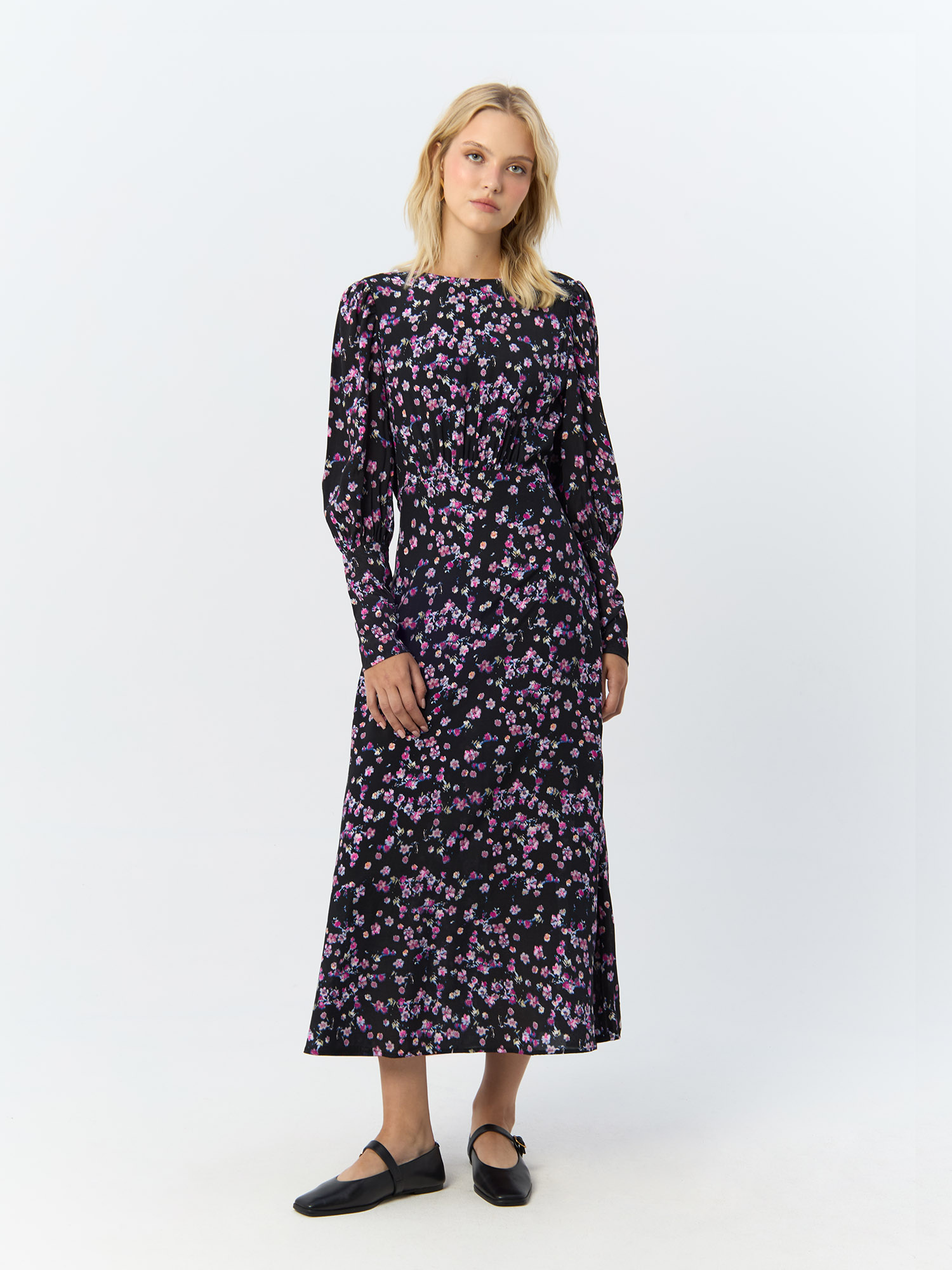 

Платье женское H&M 898315001 черное 42 EU, Черный, 898315