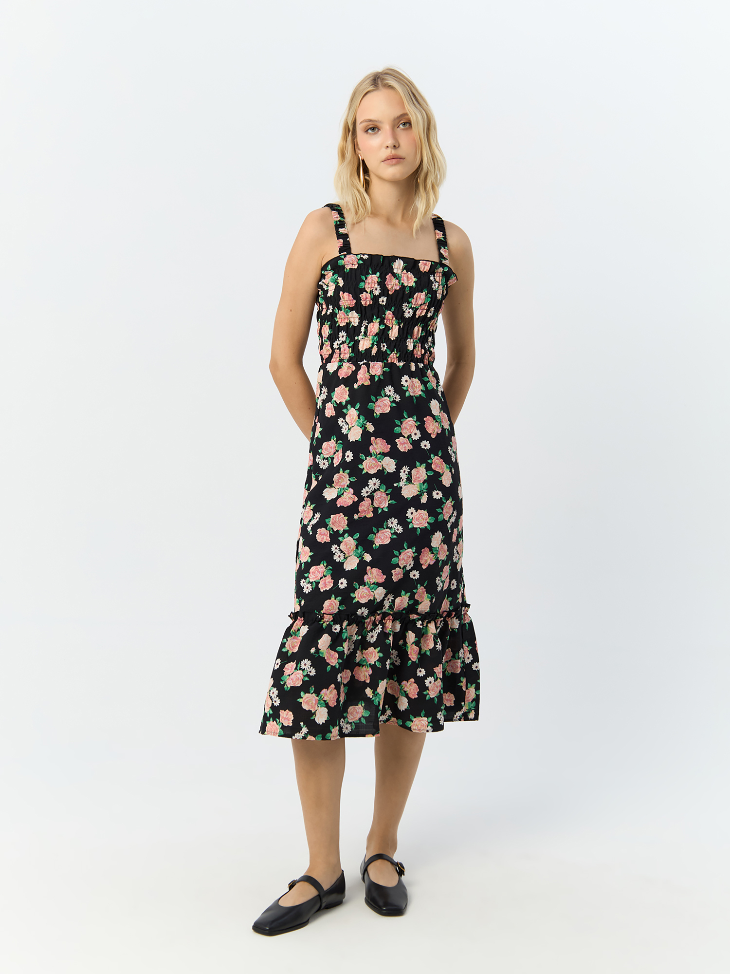 

Платье женское H&M 938424 черное 44 EU, Черный, 938424