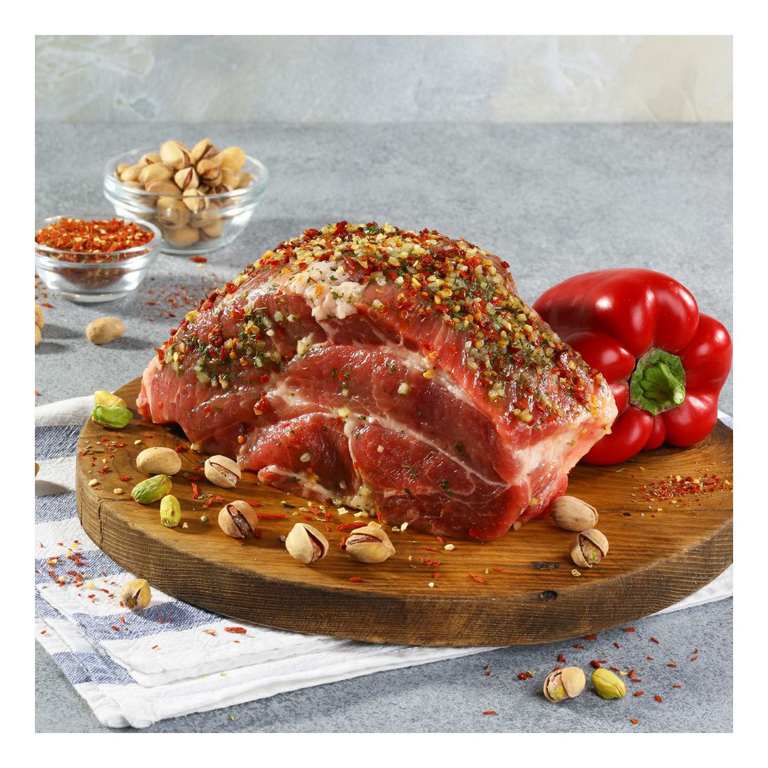 

Шейка свиная МясновЪ с фисташками и сладким перцем для запекания
