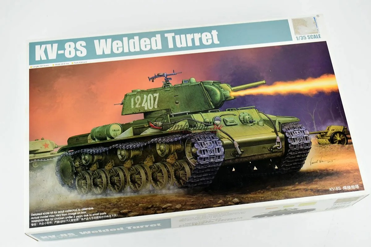 

01568 Танк KV-8S Welded Turret