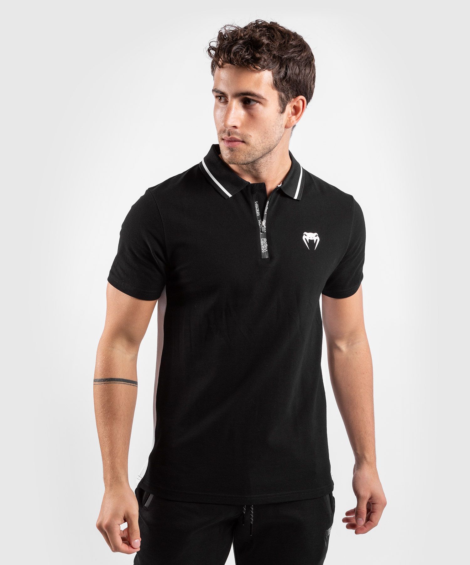 

Футболка мужская Venum VENUM-04158-108 черная XL, Черный, VENUM-04158-108