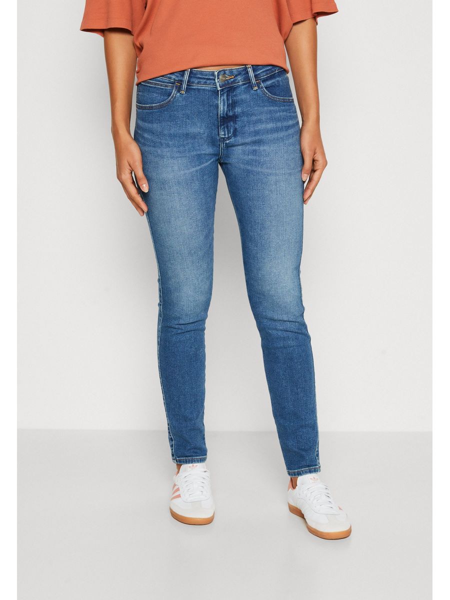

Джинсы женские Wrangler WR121N01L синие 31/34, Синий, WR121N01L