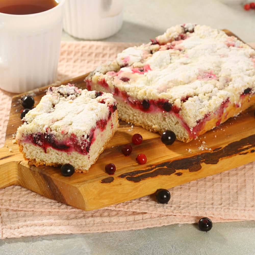 Пирог МясновЪ ПЕКАРНЯ с брусникой и черной смородиной 450 г