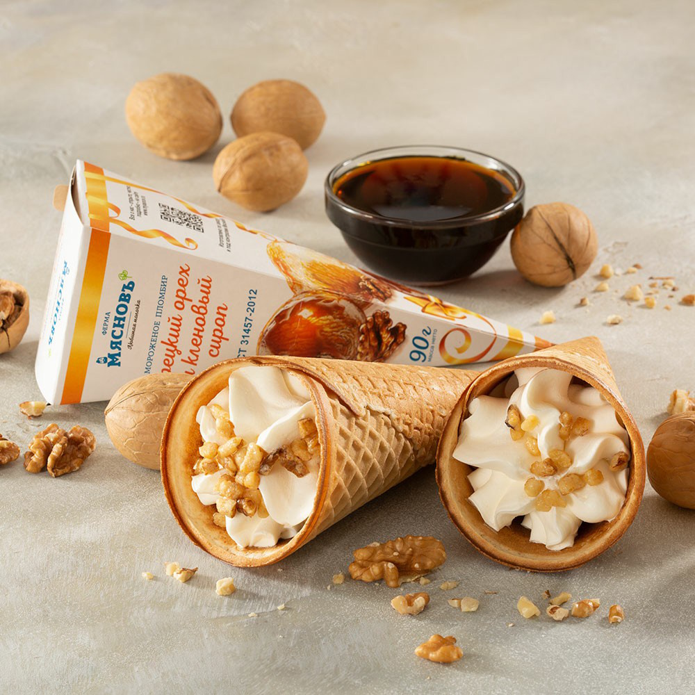 Мороженое пломбир МясновЪ ФЕРМА с грецким орехом и кленовым сиропом в рожке 15% 90 г