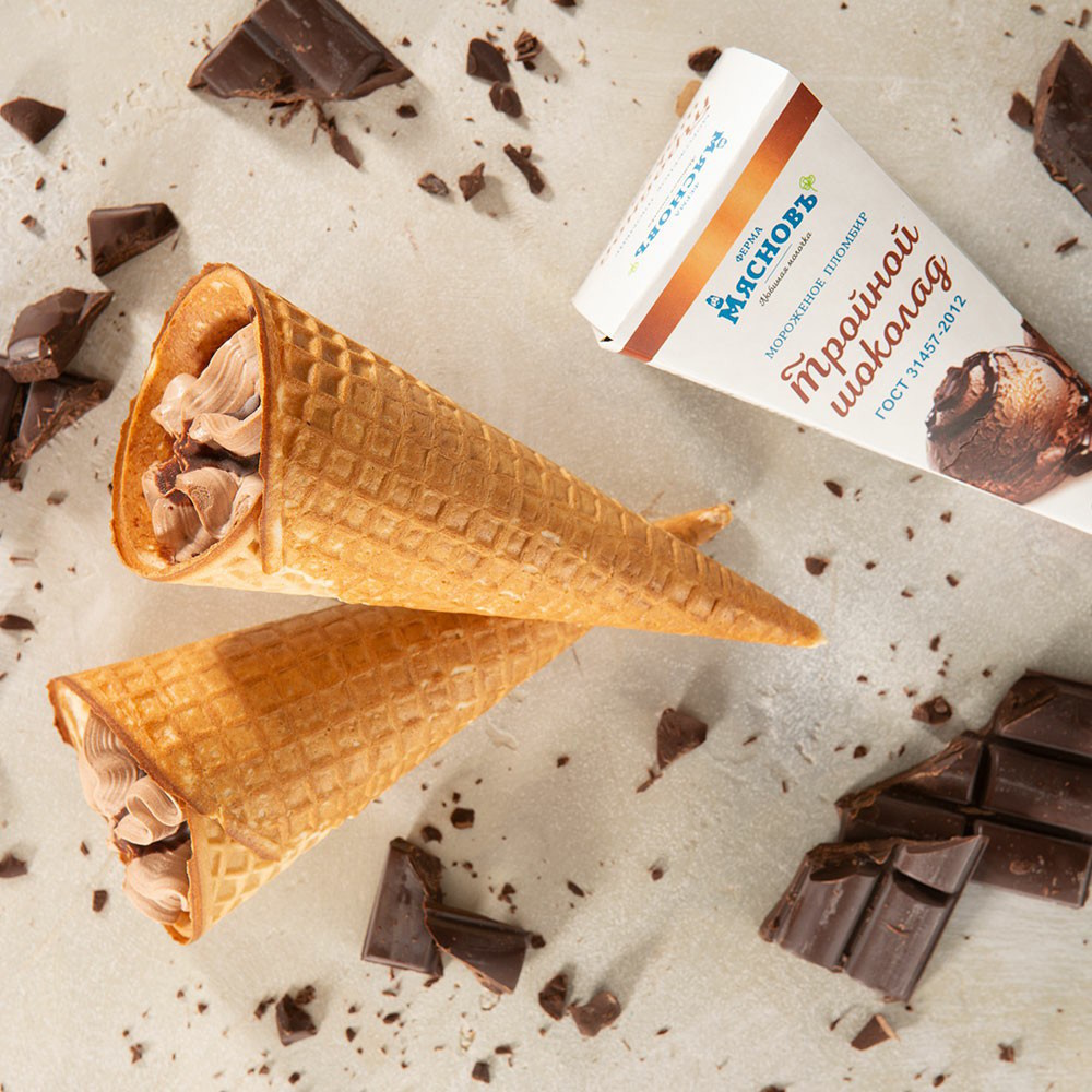 Мороженое пломбир МясновЪ ФЕРМА шоколадный в сахарном рожке 15% 90 г