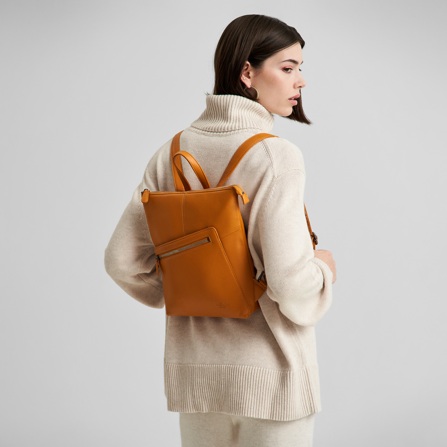 

Рюкзак унисекс Dr.Koffer W620117-41-67 оранжевый, 27,5х29,5х6 см, W620117-41-67
