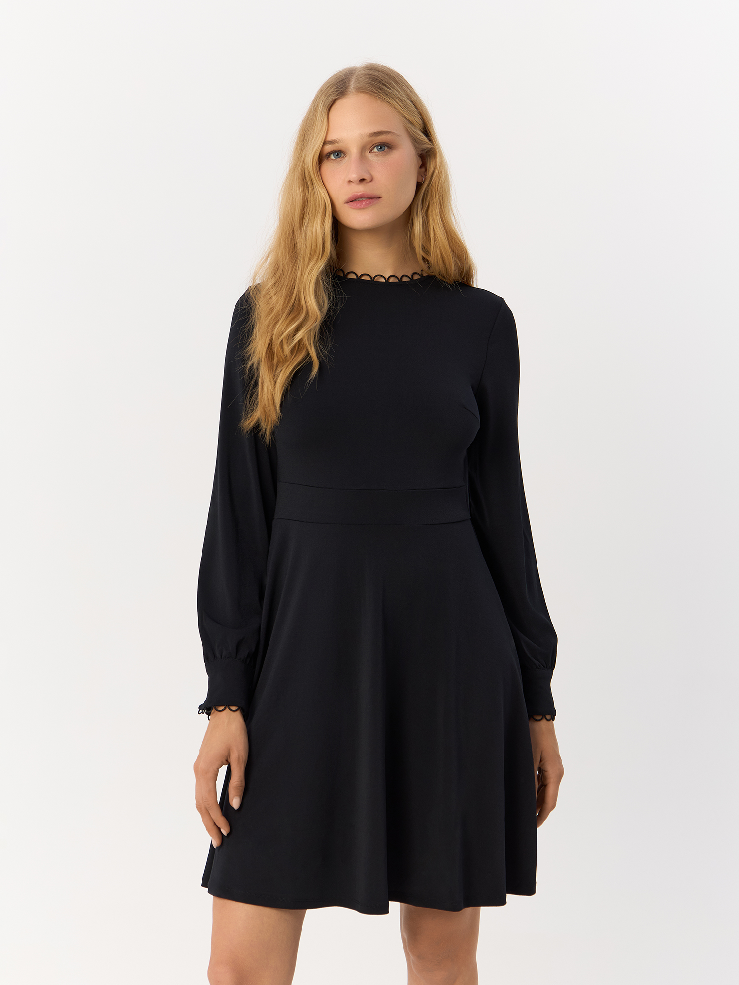 

Платье женское H&M 912092 черное 34 EU, Черный, 912092