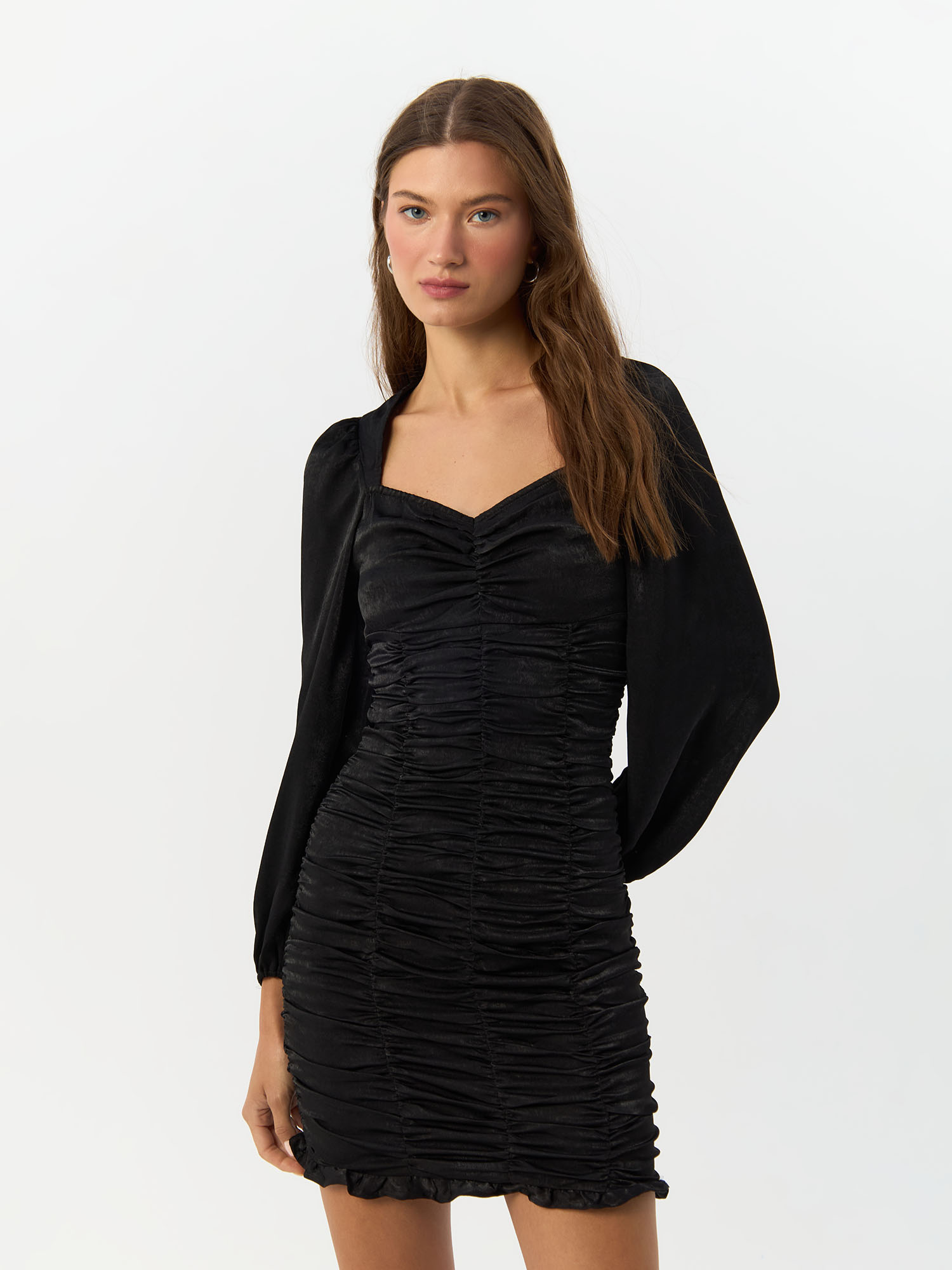 

Платье женское H&M 931836003 черное 42 EU, Черный, 931836