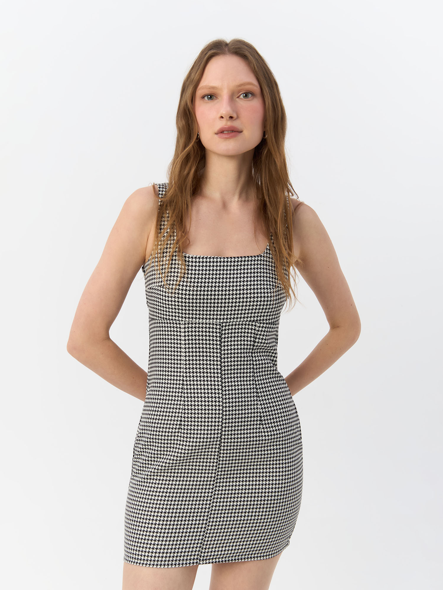 

Платье женское H&M 919125003 черное 36 EU, Черный, 919125