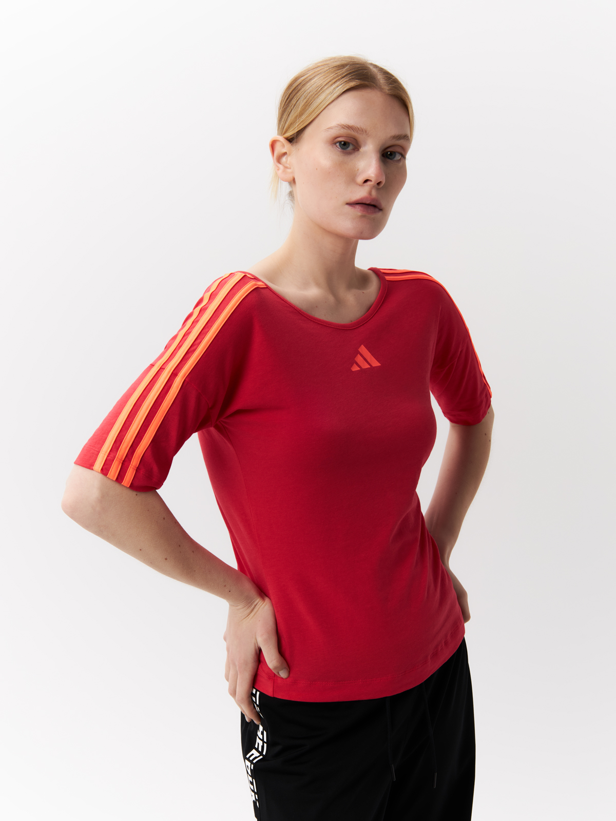 Футболка женская Adidas Open Back 3-Stripes FL1867 красная M