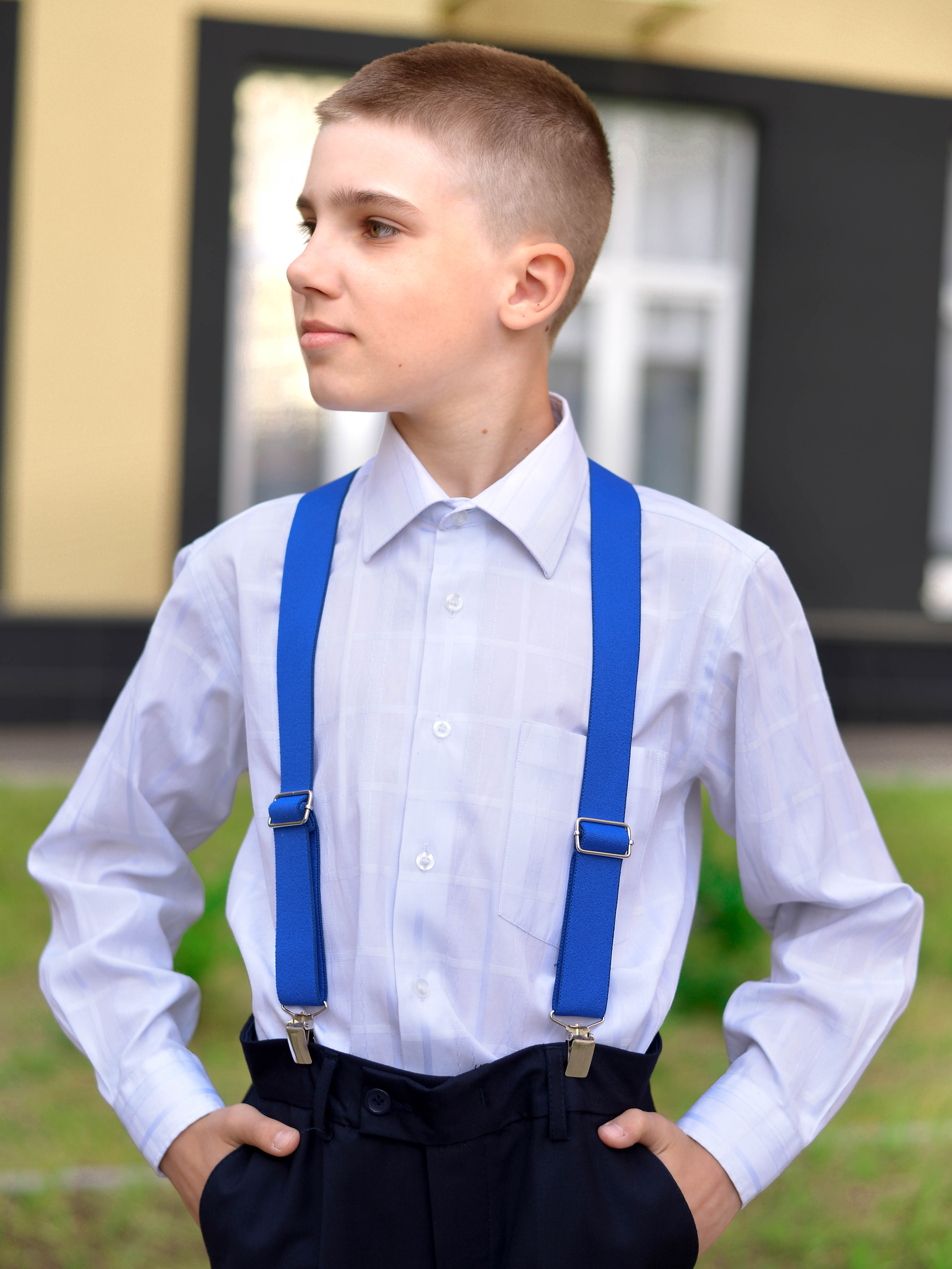 синий