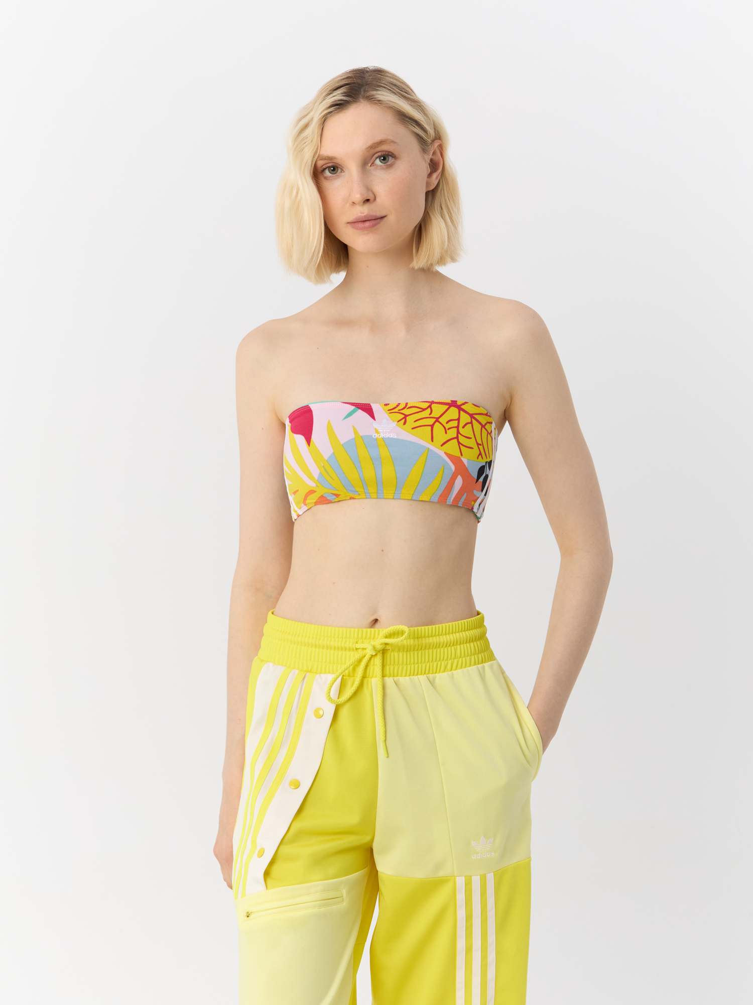 Топ женский Adidas Tropicalage Bandeau Top FH7997 разноцветный 32 DE 1289₽