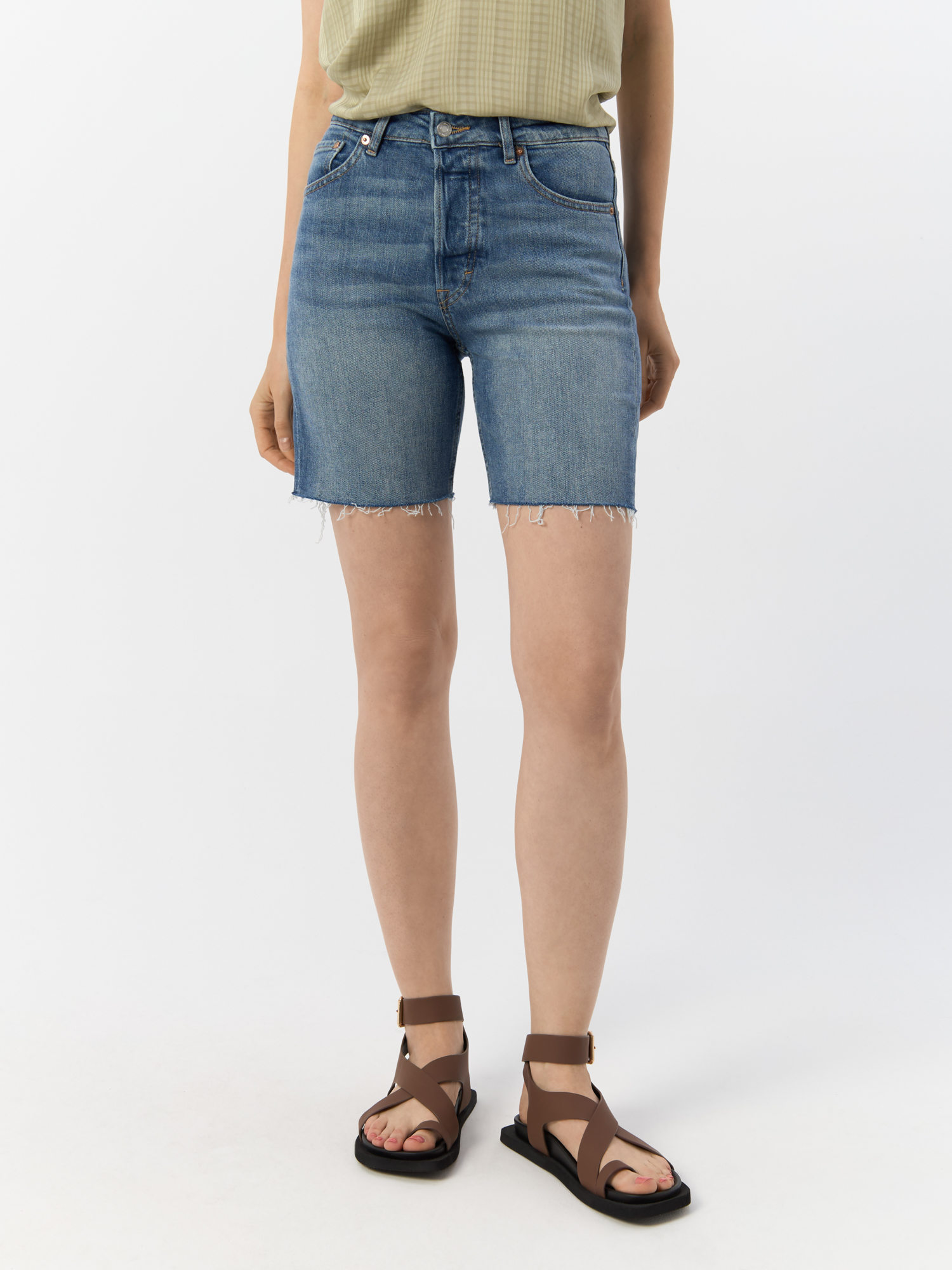 

Джинсовые шорты женские H&M 941118001 голубые 38 EU, Голубой, 9411180